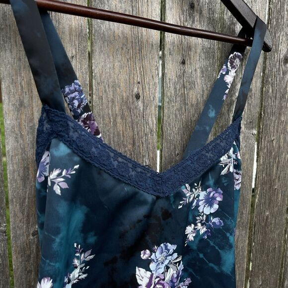 URBAN OUTFITTERS Leandra Whimsigoth Floral Lace Silk Feel Cami, Black/Blue-Large - Picture 3 of 9